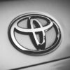 トヨタ・ハリアーのエンブレムと車体